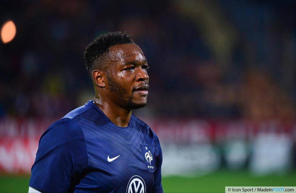 Mandanda restera à l'Olympique de Marseille au moins jusqu'à la fin de saison 2014-2015