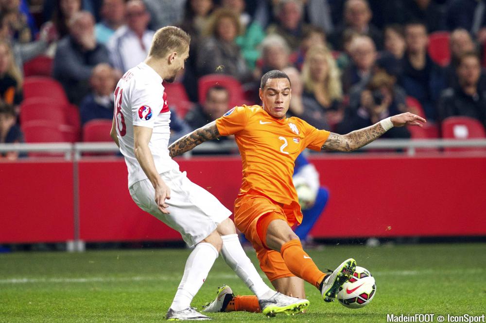 Gregory Van der Wiel et les Pays-Bas ont du s'employer pour arracher le match nul face à la Turquie (1-1), ce samedi soir.