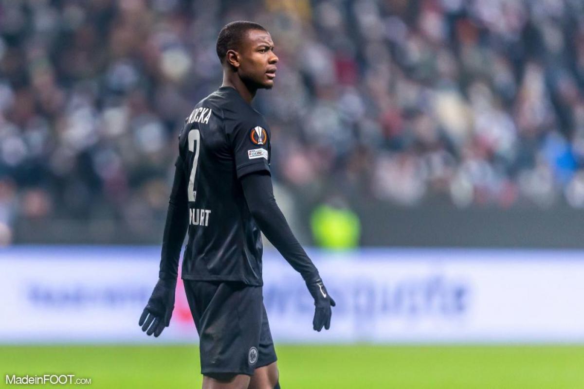 Evan Ndicka, le défenseur central de l'Eintracht Francfort.