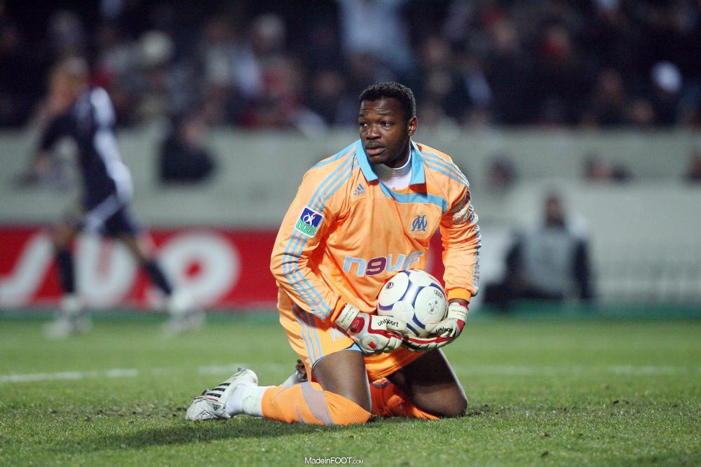 Steve Mandanda sous le maillot de l'OM.