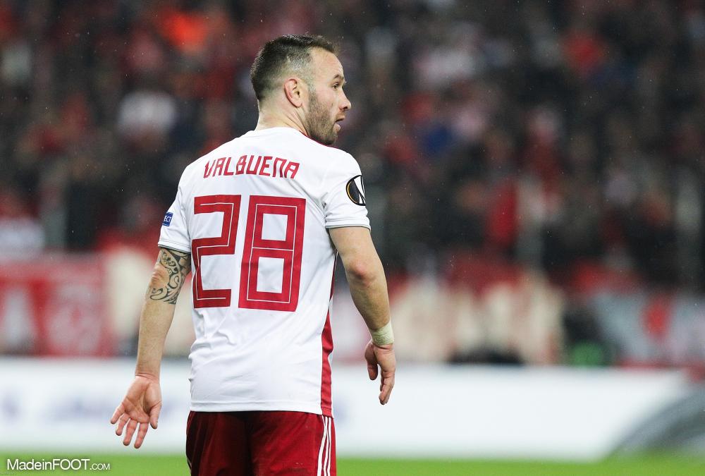Mathieu Valbuena (37 ans, 3 buts en 35 matchs joués) est millieu de terrain à l'Olympiakos.