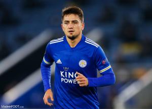 Cengiz Under sous le maillot de Leicester.