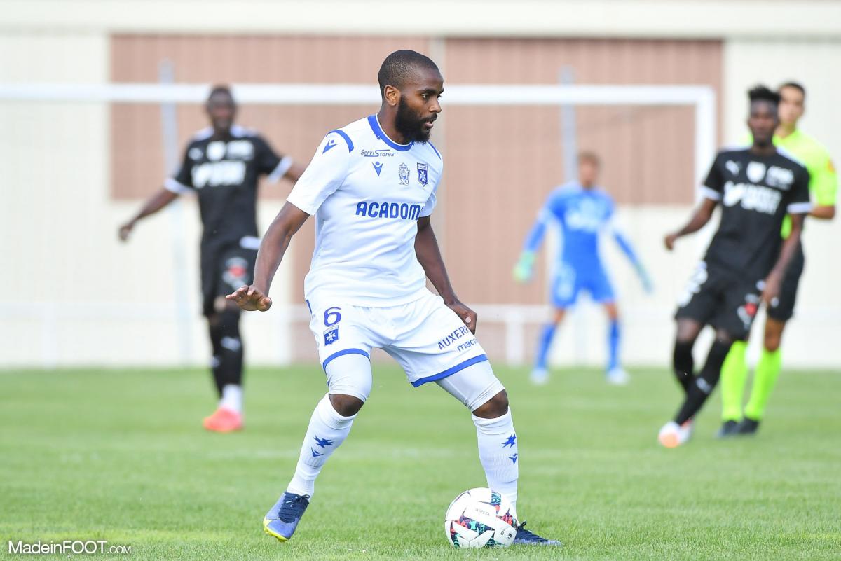 Youssouf M'Changama, le milieu de terrain de l'AJ Auxerre.