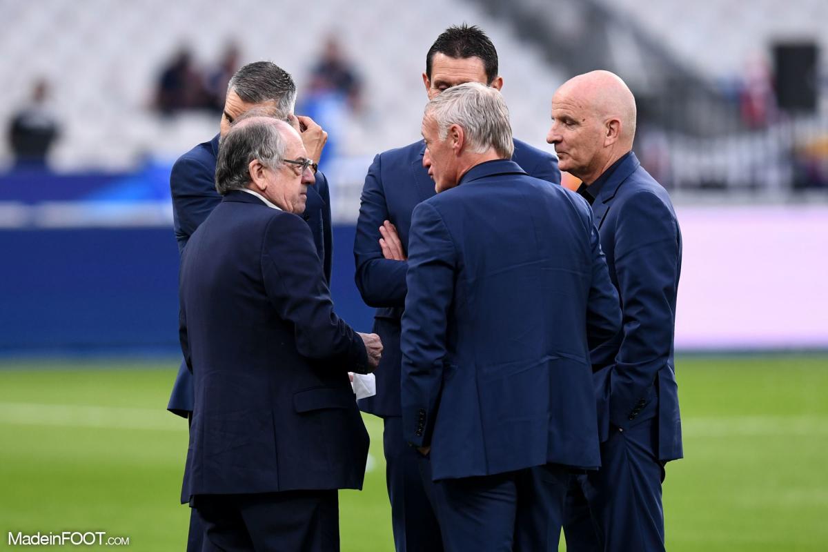 Guy Stéphan, l'entraîneur adjoint de l'équipe de France, ici aux côtés de Didier Deschamps et de Noël Le Graët.