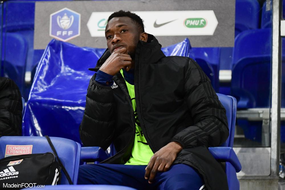 Sinaly Diomandé avec le maillot de l'OL
