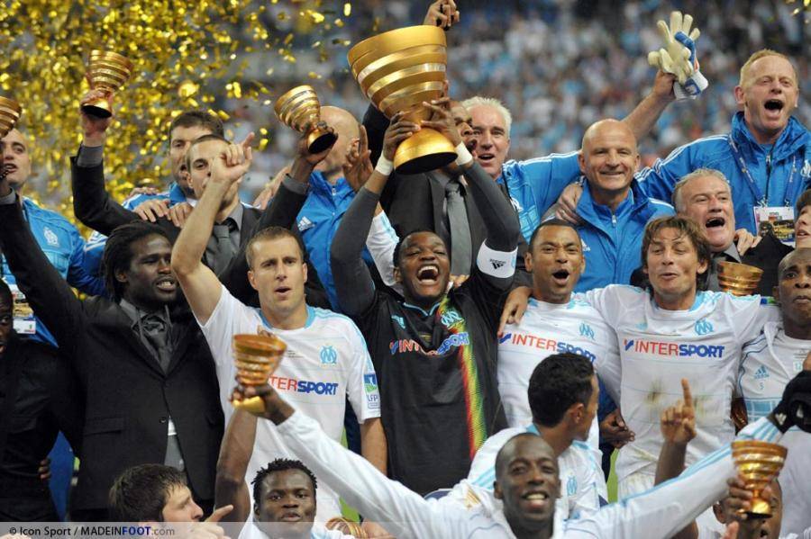 Mandanda remporte son 1er trophée en tant que capitaine
