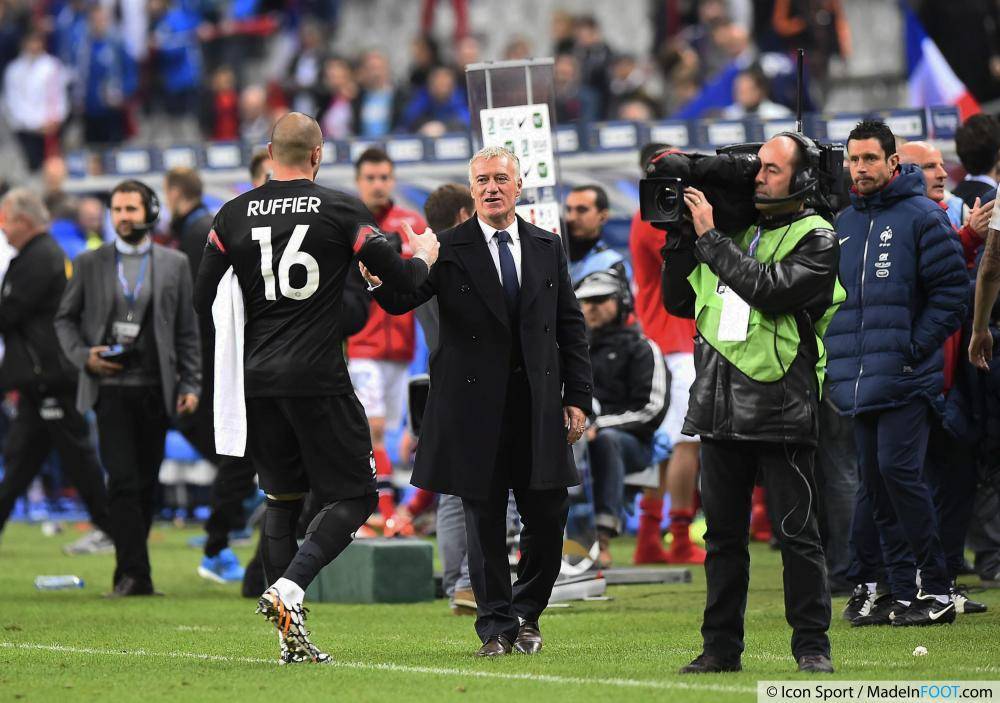 Deschamps devrait accorder du temps de jeu à ses trois gardiens dans les semaines à venir