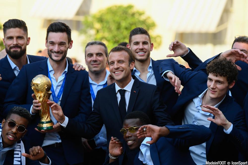 Un maillot de l'OM retrouvé... suspendu dans une pièce de l'Élysée !
