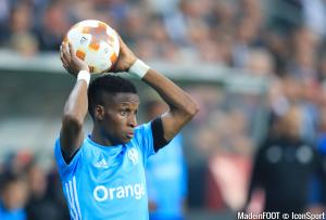 Luiz Gustavo exige plus de concentration de la part de Bouna Sarr.