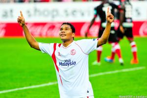 Carlos Bacca (Milan AC) serait une piste actuellement approfondie par les dirigeants de l'OM.