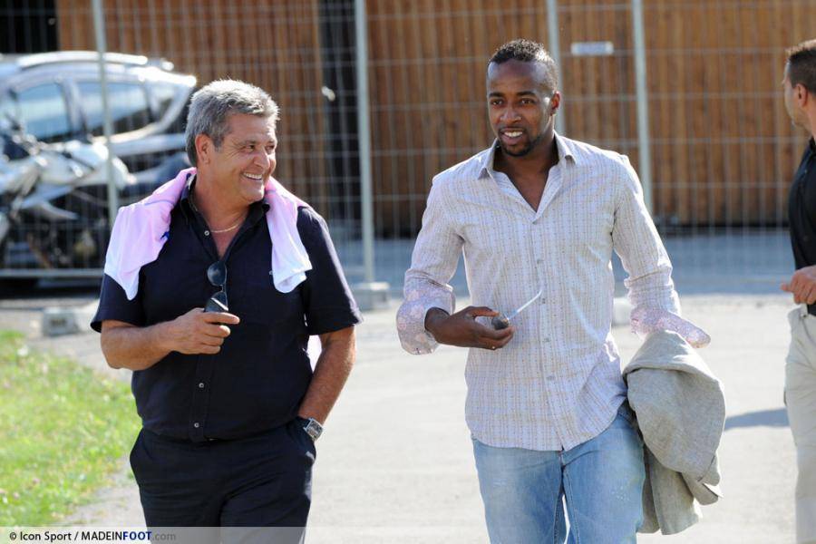 Guerra, aux côtés de Sydney Govou