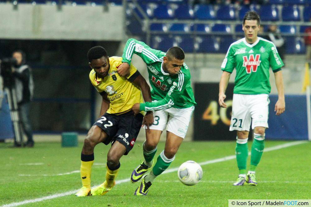 Ghoulam au duel avec Bakambu