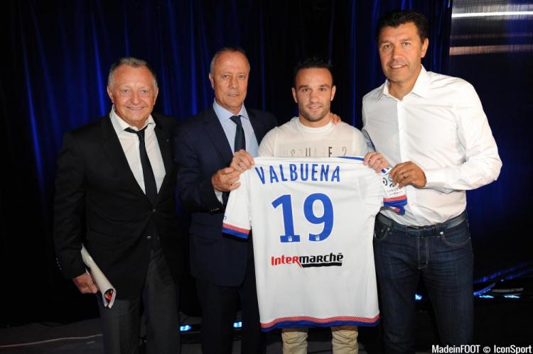 Mathieu Valbuena, ici lors de sa signature en faveur de l'Olympique Lyonnais.