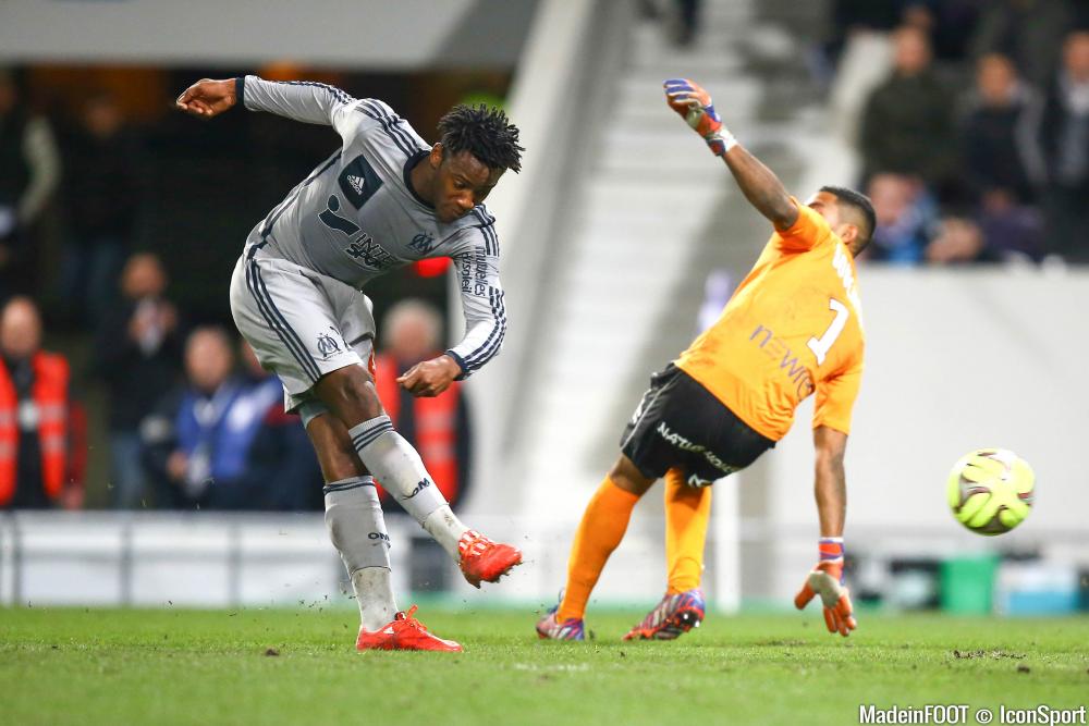 Batshuayi inscrit son premier but avec les Diables Rouges. 