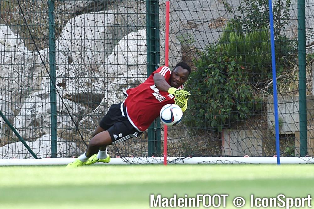 Steve Mandanda (OM) possèderait une année optionnelle en cas de qualification directe de son club pour la Ligue des Champions.
