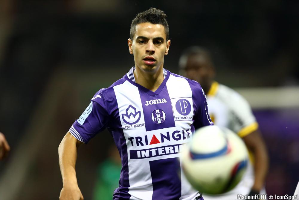 Wissam Ben Yedder au coeur d'un duel Olympique.