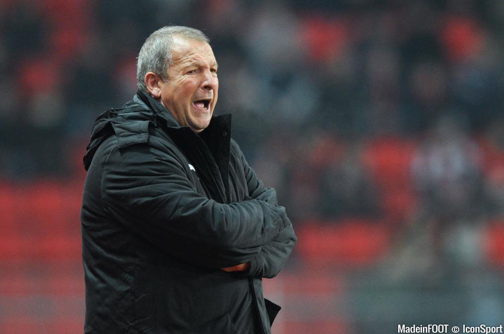 Rolland Courbis sur le banc du Stade de Rennes