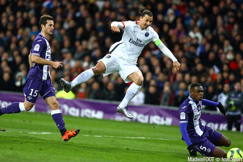 Zlatan Ibrahimovic a présenté tous les trophées qu'il a remportés cette saison, sur son instagram