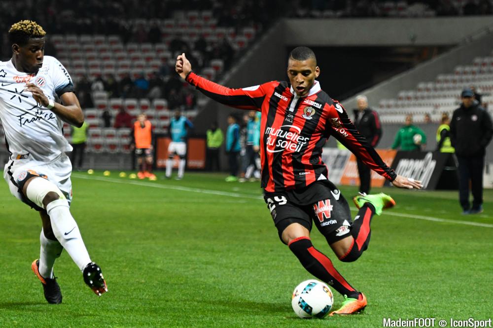 Dalbert suivi par l'OM 