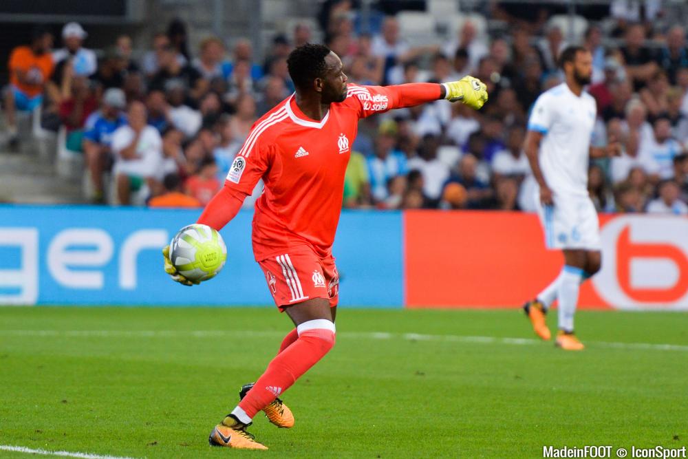 Steve Mandanda aurait aimé évoluer à l'OM avec Gomis.