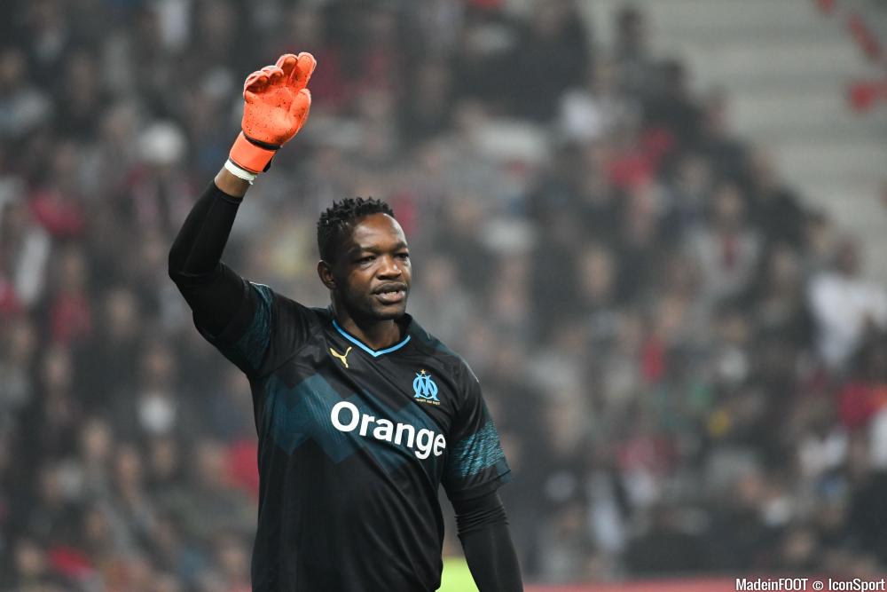 Steve Mandanda avec le maillot de Marseille