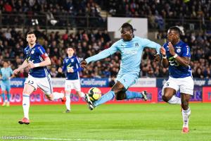 Mario Balotelli continue d'entretenir le flou sur son avenir.