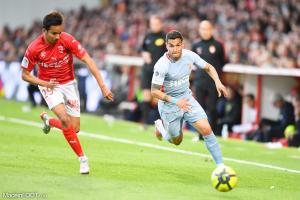 Sofiane Alakouch au duel avec Rony Lopes