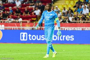 Duga félicite Mandanda