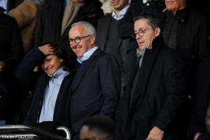 Frank McCourt et Jacques-Henri Eyraud dans les tribunes lors de PSG-OM