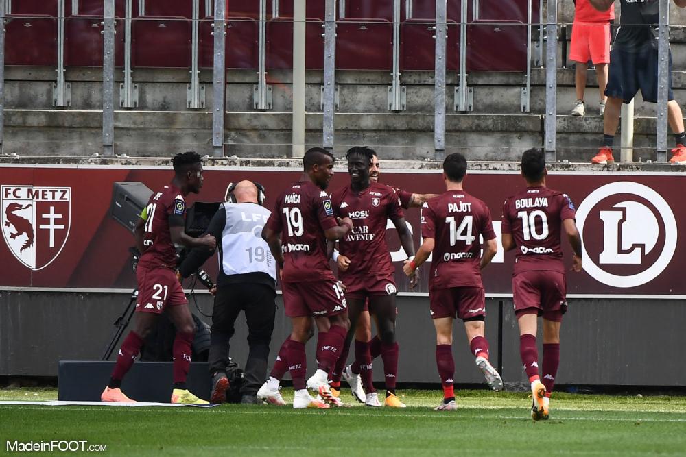 Les joueurs messins célébrant un but