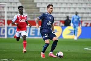 Pol Lirola lors d'un match de Ligue 1 avec l'OM