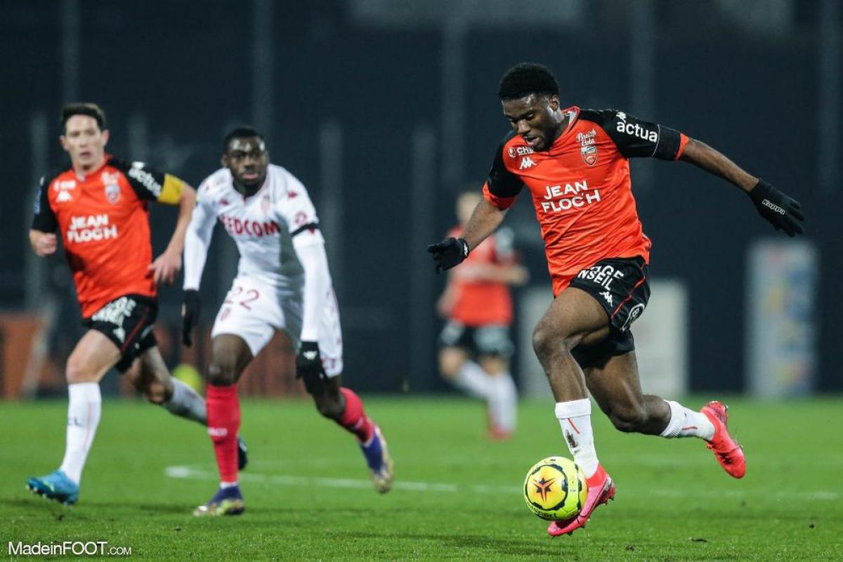 Terem Moffi sous le maillot du FC Lorient