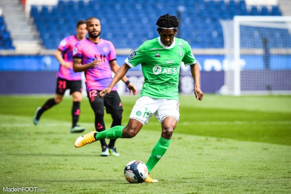 Yvan Neyou, le milieu de terrain de l'AS Saint-Etienne.