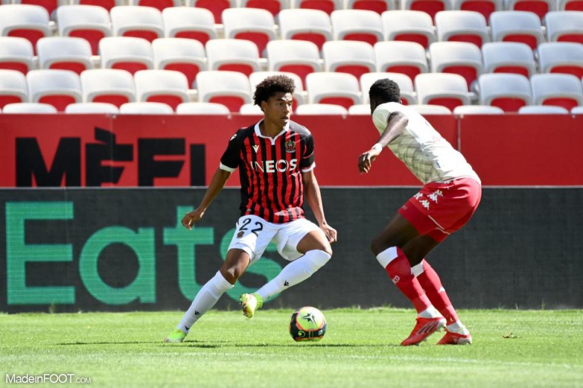 Calvin Stengs, l'ailier de l'OGC Nice.