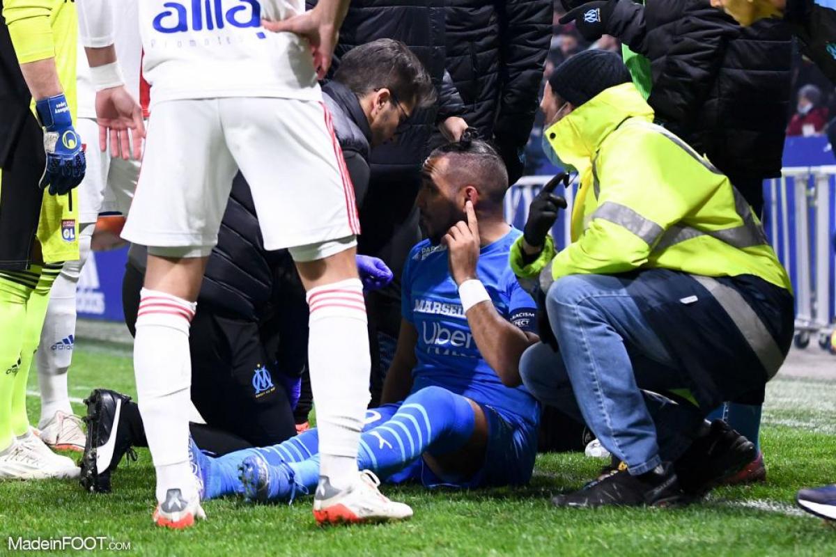Dimitri Payet ici au sol après avoir été frappé par la bouteille jetée par un spectateur lyonnais