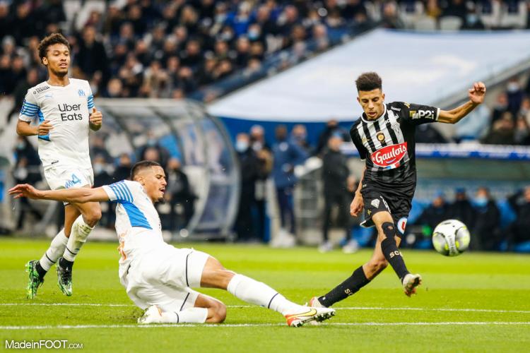L'album photo du match entre l'Olympique de Marseille et Angers SCO.