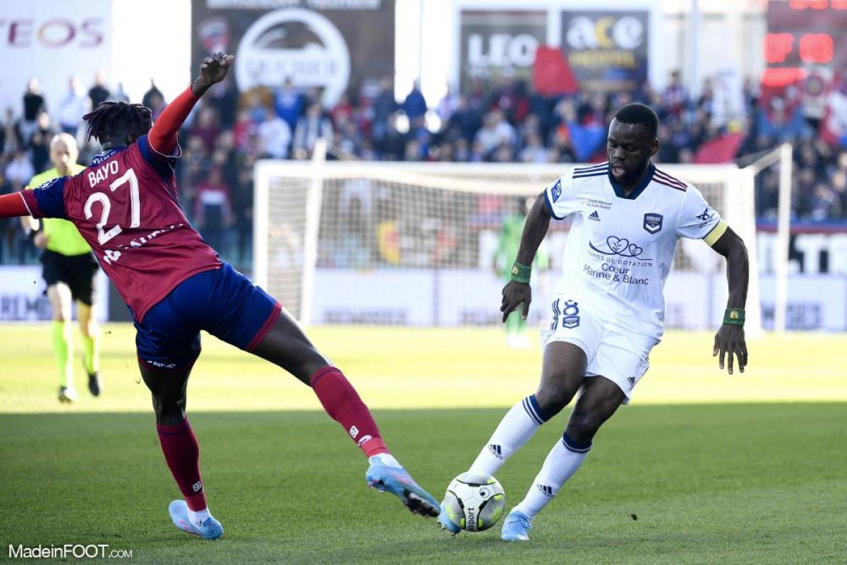 Jean Onana (à droite).