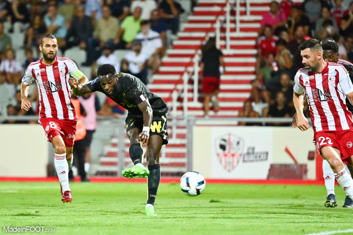 Vincent Marchetti (à gauche), le capitaine de l'AC Ajaccio