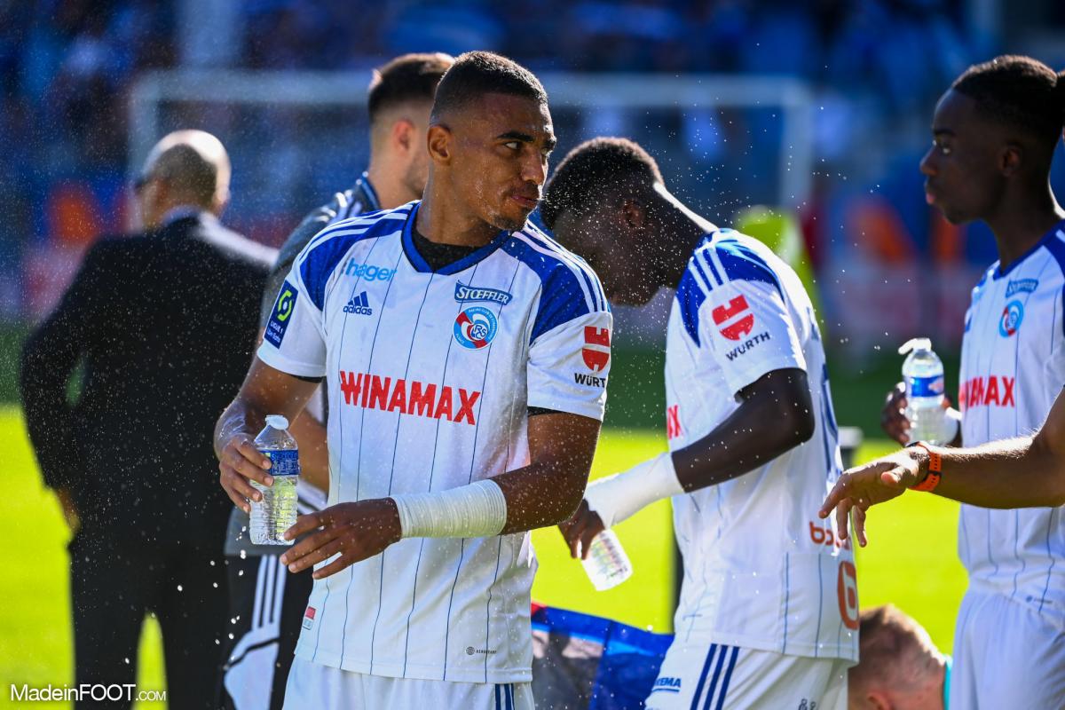 Alexander Djiku, le défenseur central ou milieu de terrain défensif du RC Strasbourg Alsace.