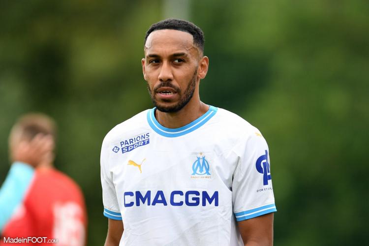 Pierre-Emerick Aubameyang avec le maillot de l'OM