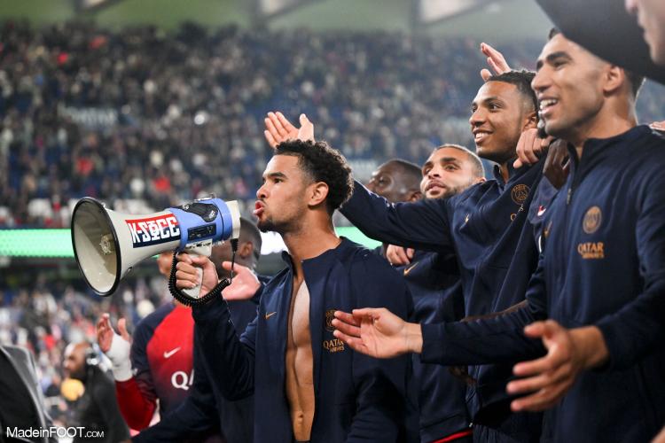 L'équipe du PSG après la victoire face à l'OM