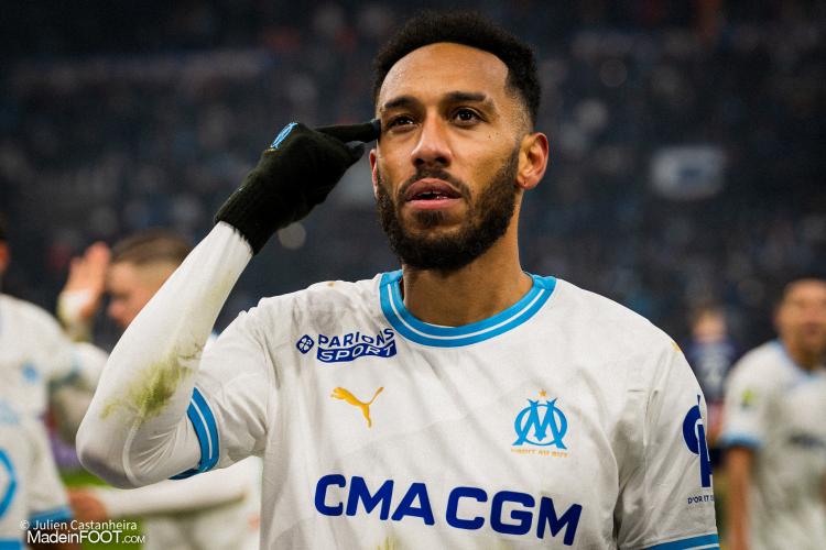Pierre-Emerick Aubameyang avec le maillot de l'OM