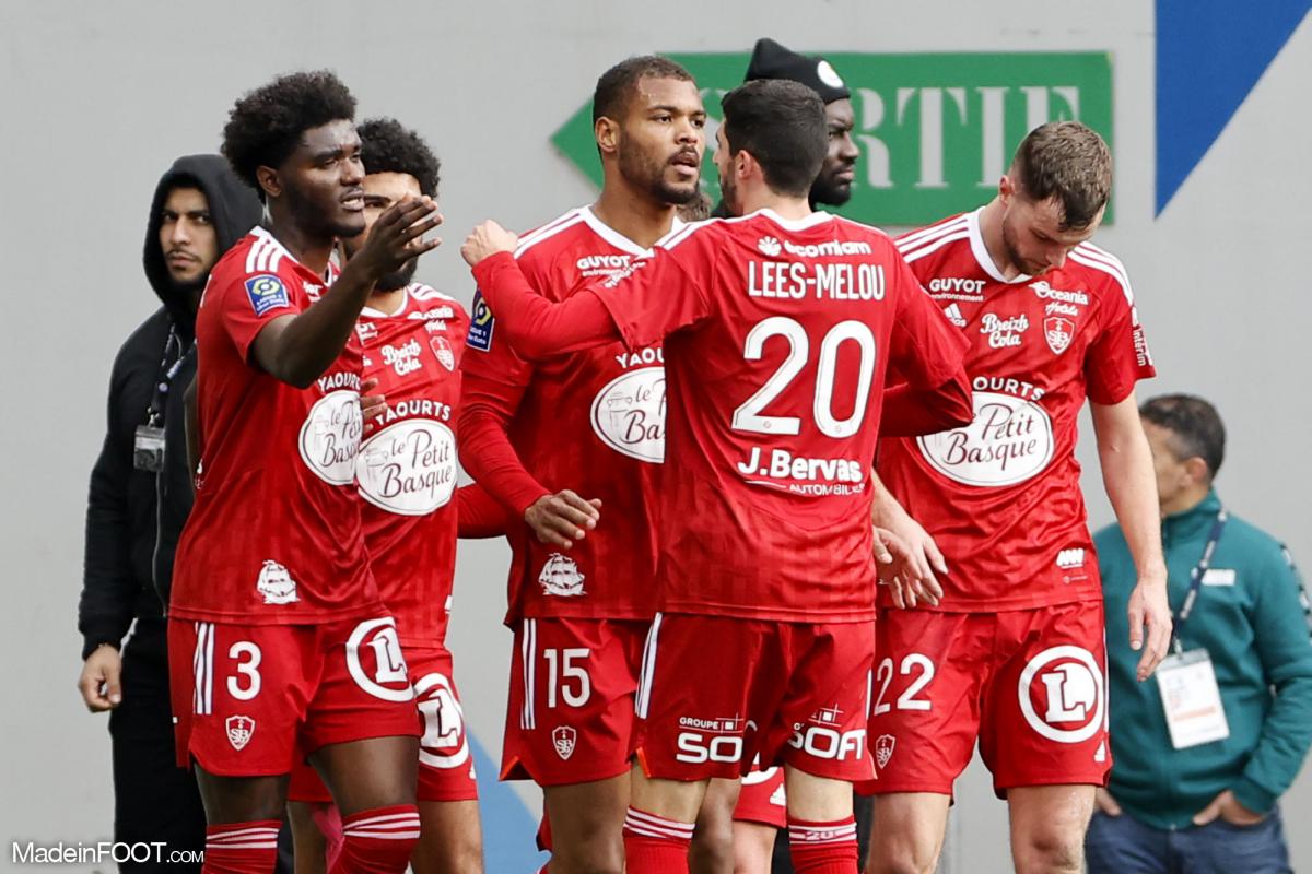 Lilian Brassier avec ses coéquipiers à Brest 