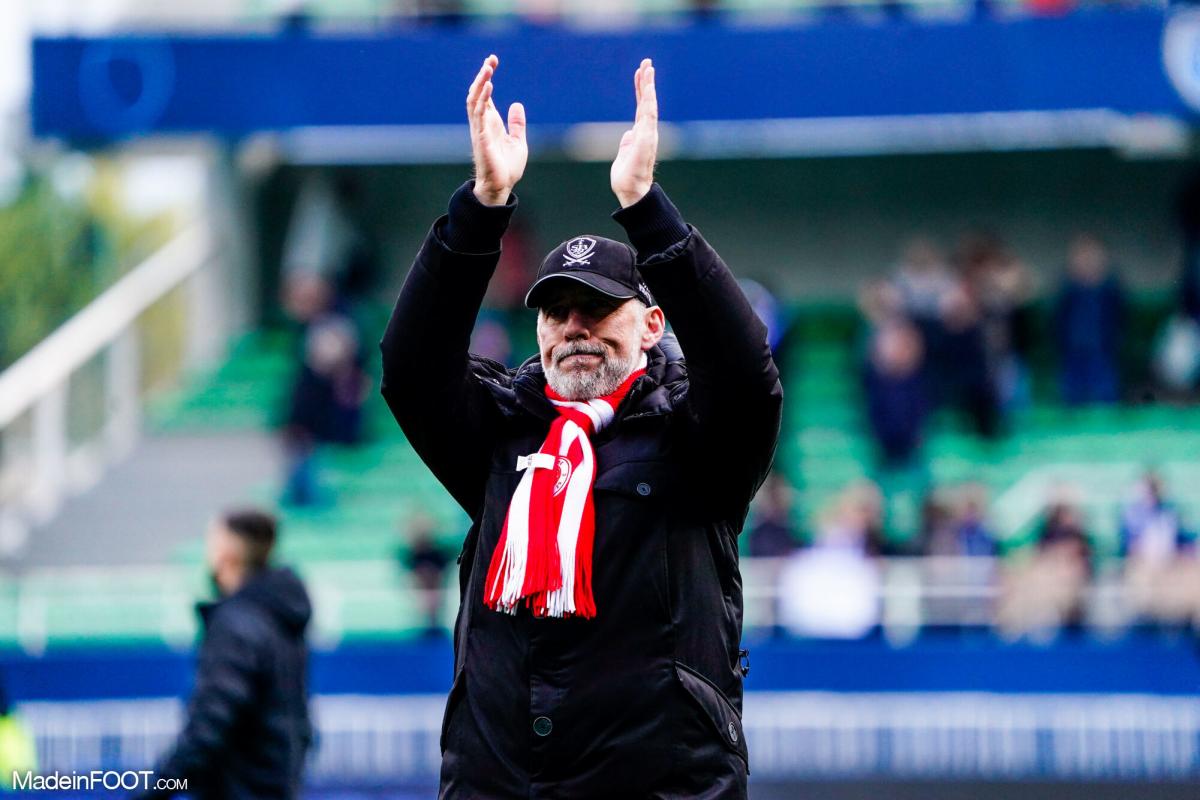 Éric Roy, coach du SB29