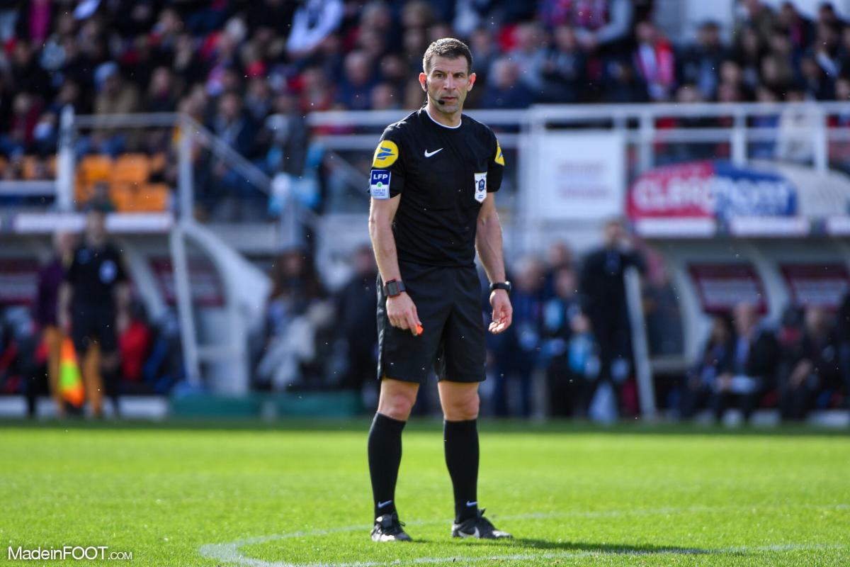 Monsieur Jérémy Stinat, arbitre français.