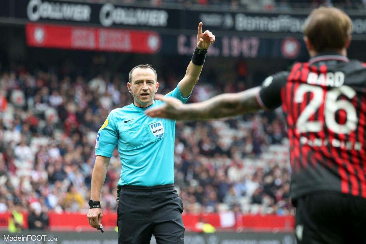 Monsieur Ruddy Buquet, arbitre français officiant en Ligue 1.