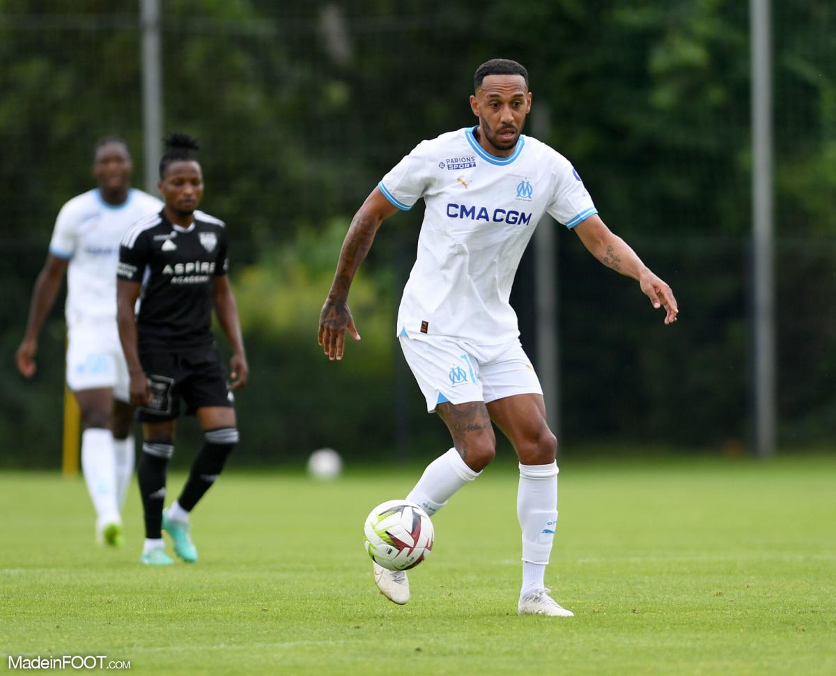 Pierre-Emerick Aubameyang avec le maillot de l'OM.