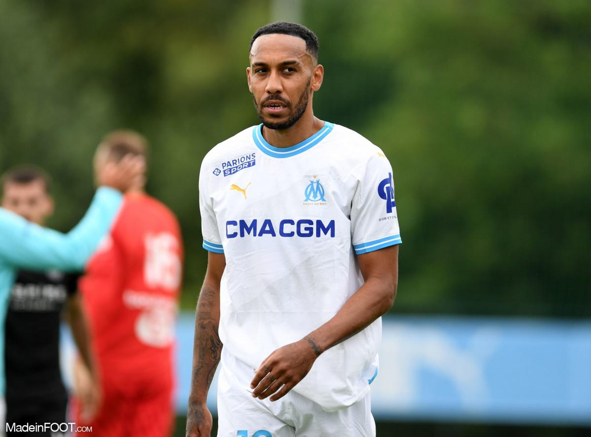 Pierre-Emerick Aubameyang avec le maillot de l'OM