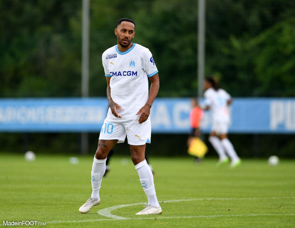 Pierre-Emerick Aubameyang avec le maillot de l'OM