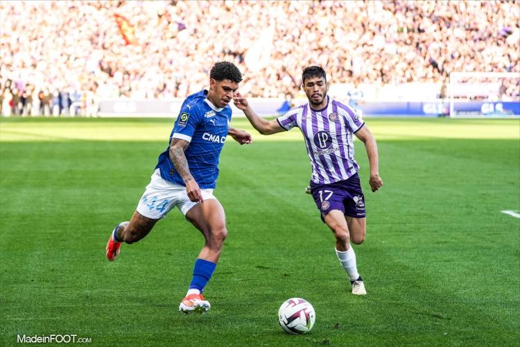 Luis Henrique face à Gabriel Suazo.